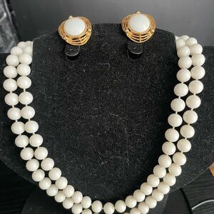 STUNNING VINTAGE WHITE NECKLACE SET